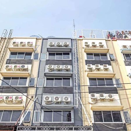 Hotel Reddoorz @ Mangga Besar 2 Giacarta Esterno foto