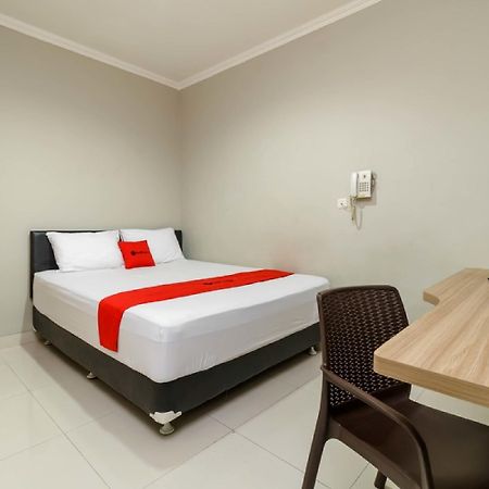 Hotel Reddoorz @ Mangga Besar 2 Giacarta Esterno foto