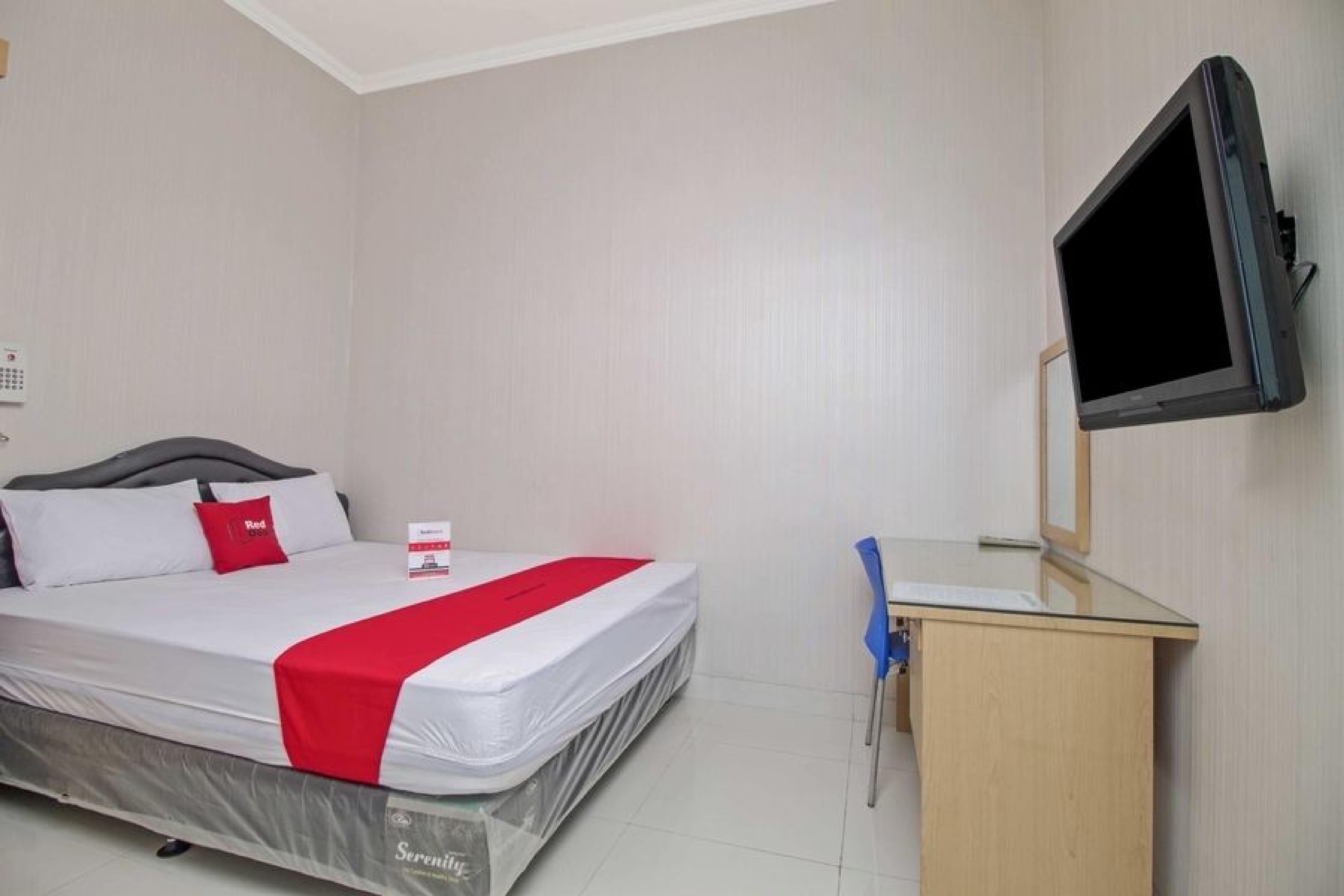 Hotel Reddoorz @ Mangga Besar 2 Giacarta Esterno foto