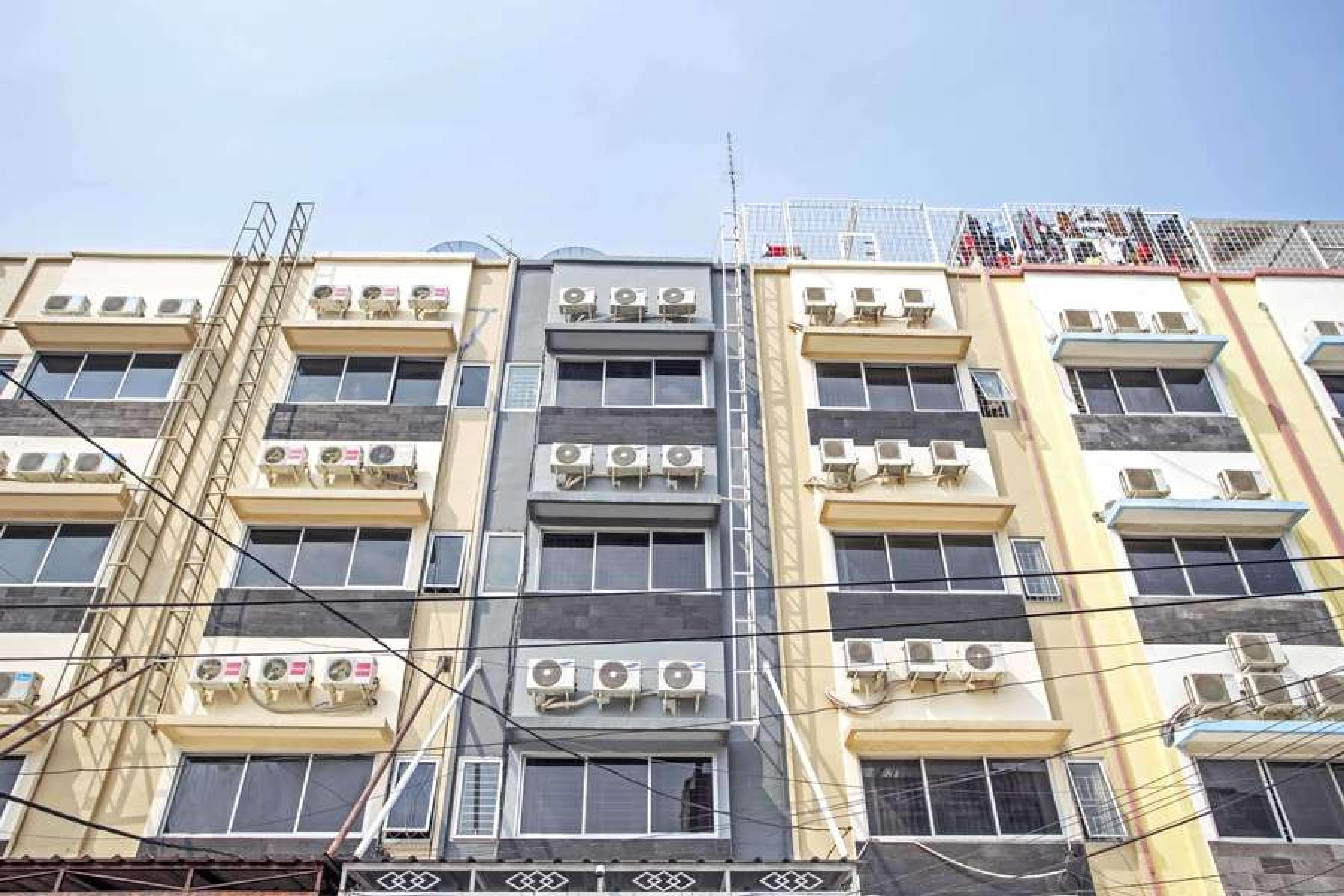 Hotel Reddoorz @ Mangga Besar 2 Giacarta Esterno foto