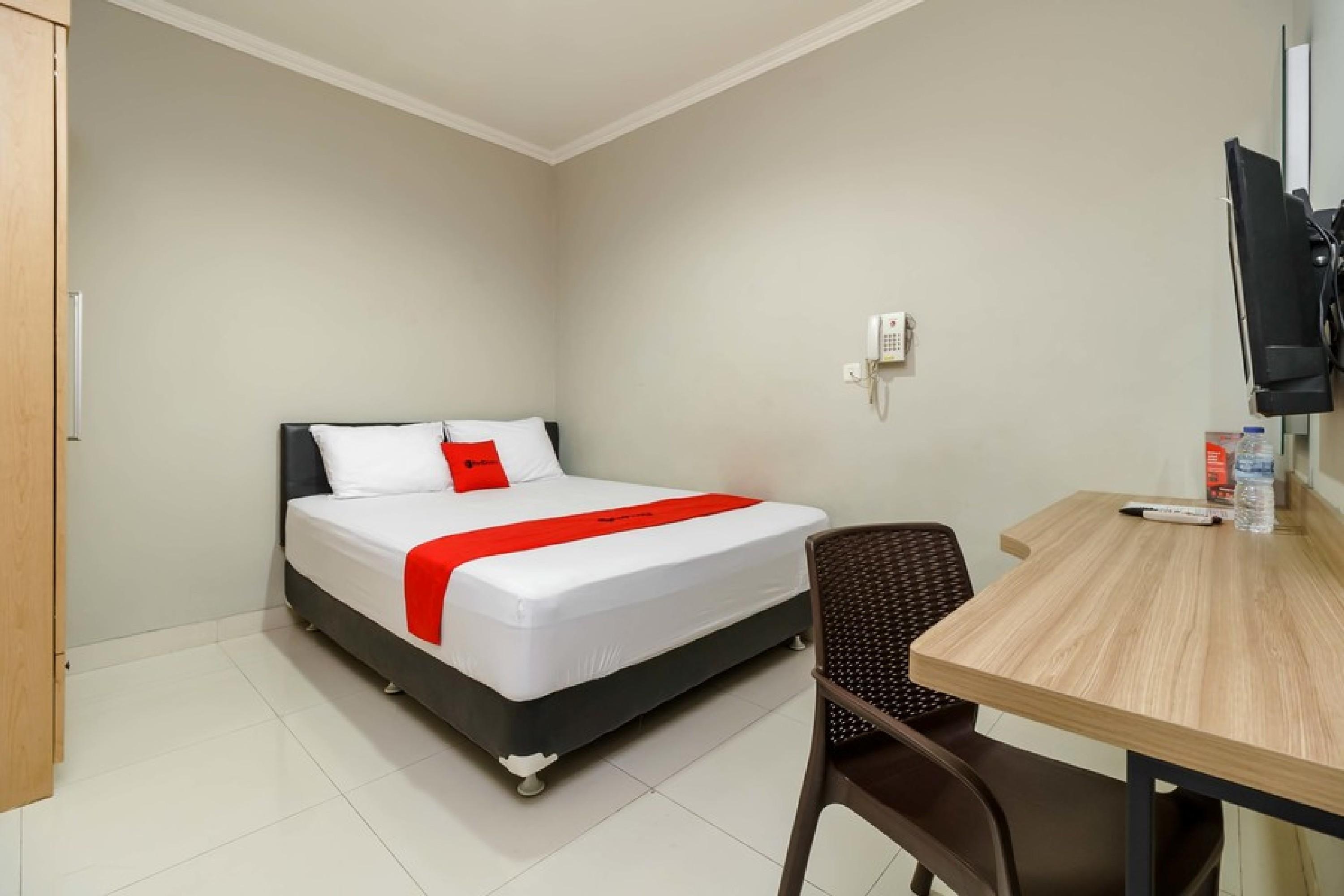 Hotel Reddoorz @ Mangga Besar 2 Giacarta Esterno foto