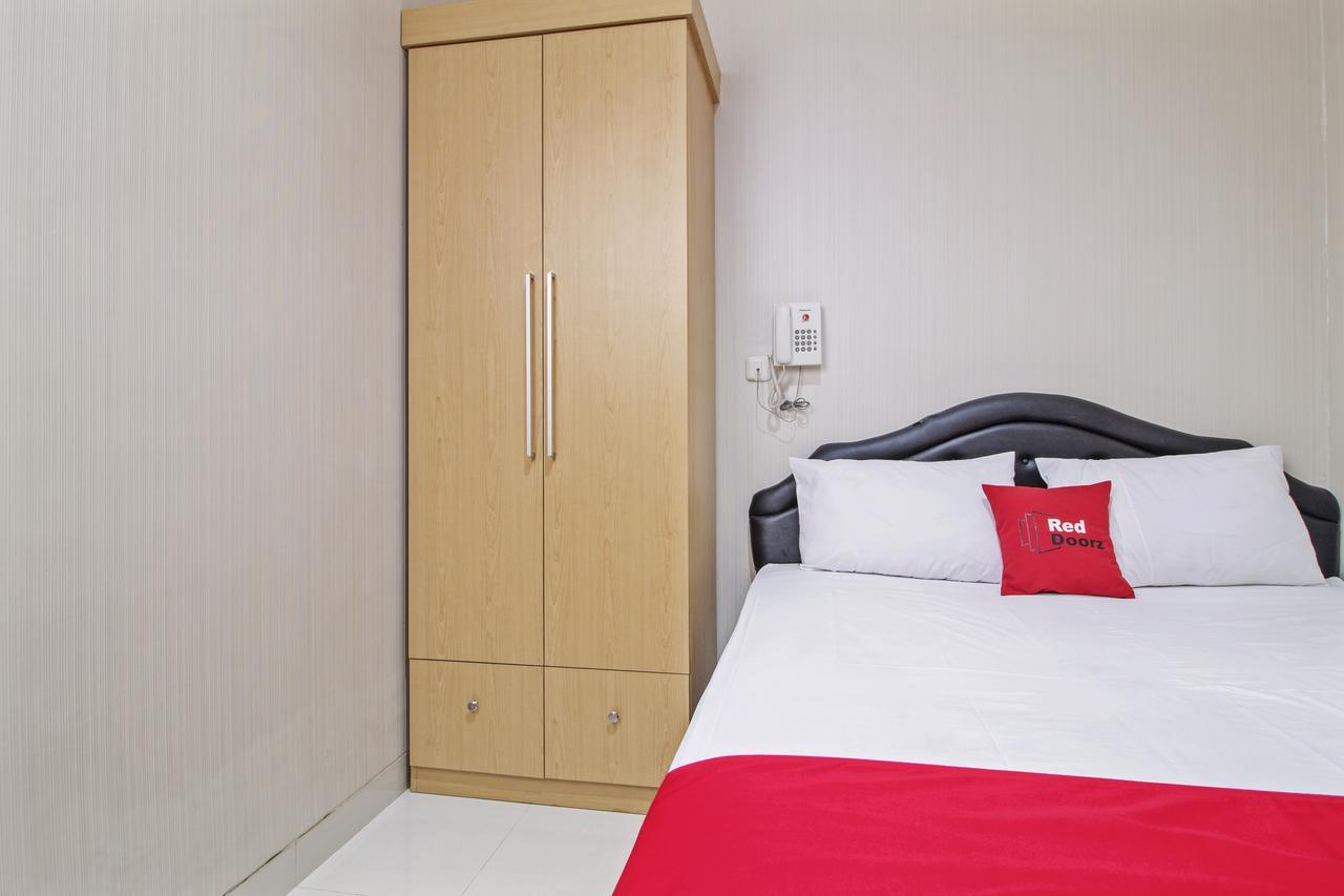Hotel Reddoorz @ Mangga Besar 2 Giacarta Esterno foto