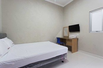 Hotel Reddoorz @ Mangga Besar 2 Giacarta Esterno foto