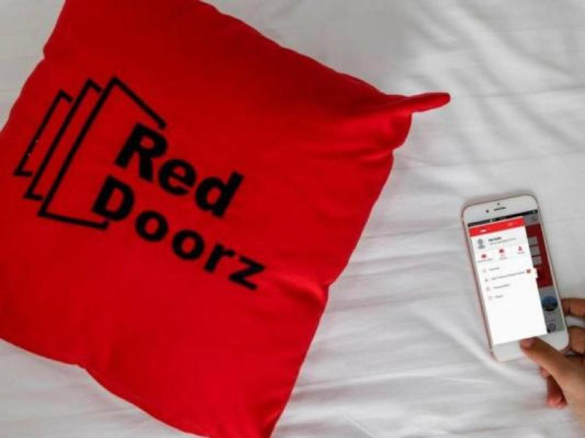 Hotel Reddoorz @ Mangga Besar 2 Giacarta Esterno foto