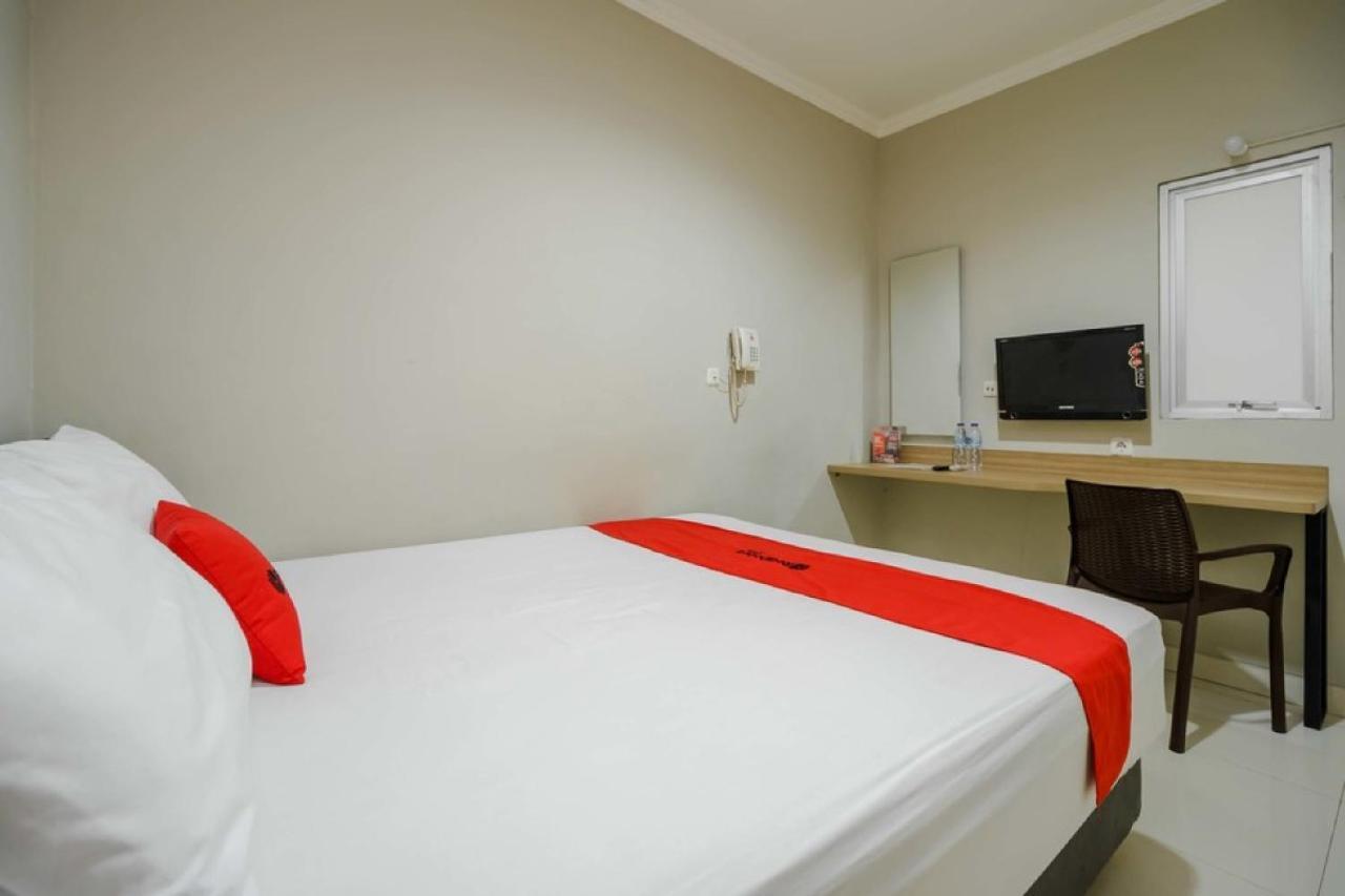 Hotel Reddoorz @ Mangga Besar 2 Giacarta Esterno foto